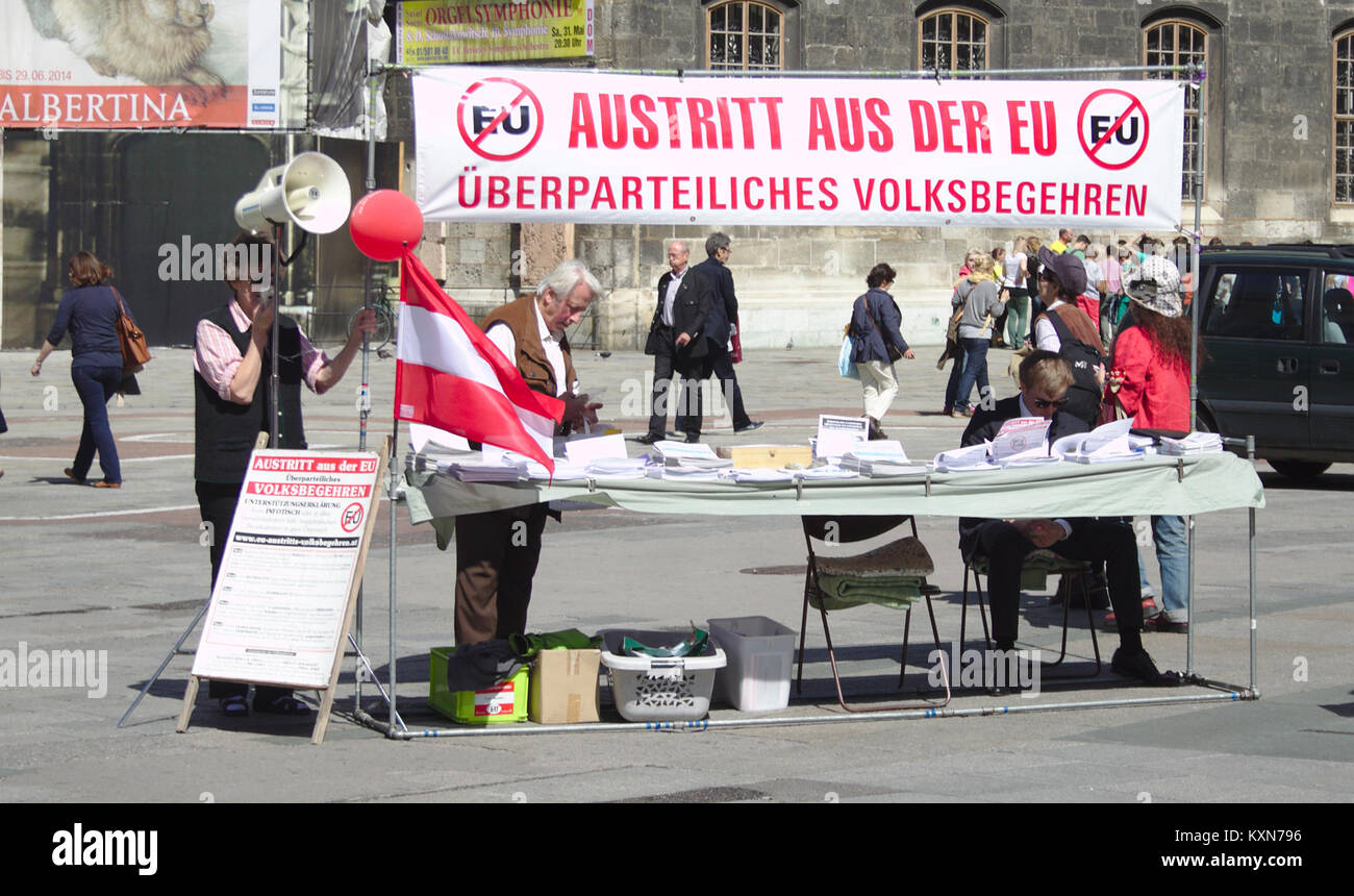 Dokumentierte Aufzeichnungen über eine parteiübergreifende öffentliche Initiative zum Austritt aus der Europäischen Union, die politisches Engagement und bürgerschaftliches Vorgehen zeigt. Stockfoto