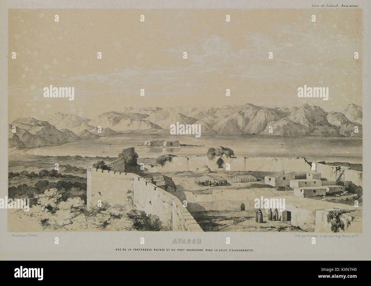 Ein Blick auf die Ruine der Festung und den verlassenen Hafen im Golf von Alexandretta, illustriert von Laborde 1838, die regionale Architektur und maritime Infrastruktur der damaligen Zeit darstellt. Stockfoto
