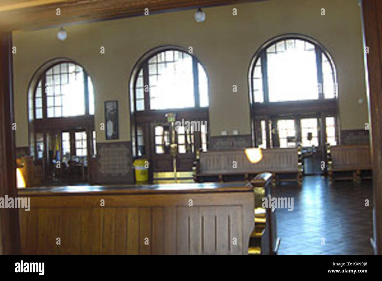 Innenansicht des Bahnhofs Boise, aufgenommen im November 2011, mit Blick auf die Wartebereiche, Fahrkartenschalter und architektonische Merkmale des Gebäudes. Stockfoto