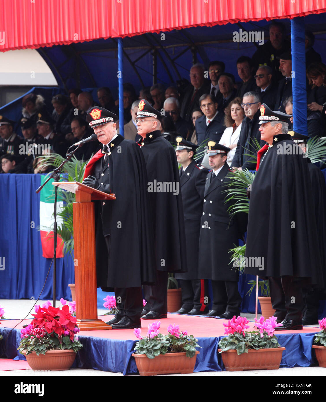11. Januar 2018 - Die allgemeine Kommandant der Carabinieri der Tullio Del Sette. Neapel, Italien - Neapel: Wechsel an der Spitze des Ogaden ''''Carabinieri Interregionale Befehl. Heute morgen wurde in Neapel die Zeremonie der Rotation der Kommandant der Carabinieri Ogaden ''''statt. An der General der Armee Korps Giovanni Nistri, Kommandant der Gipfel vom 6. April 2016, den paratroop Vittorio Tomasone übernimmt. Allgemeine Nistri Blätter, nach 21 Monaten, das Interregionale Befehl als designierter zu übernehmen, wird in ein paar Tagen wird die Position des Kommandanten General der Arma. (Bild: © Fabio Sasso vi. Stockfoto