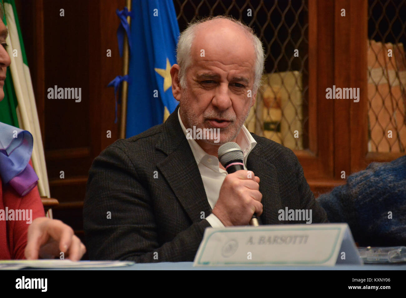 Neapel, Italien. 11 Jan, 2018. Der italienische Schauspieler Toni Servillo, bei der Präsentation des Buches "Il Teatro di Toni Servillo" an der Nationalbibliothek von Neapel, Italien. Credit: Mariano Montella/Alamy leben Nachrichten Stockfoto