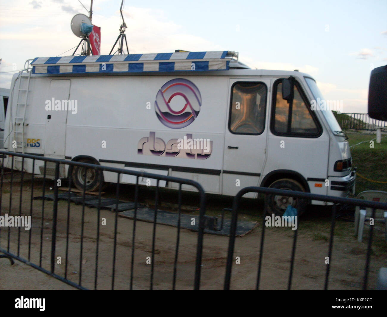 Carro, der mit der Veranstaltung Garota Verão in Verbindung steht, ist wahrscheinlich ein Werbemittel oder Symbol, das im brasilianischen Schönheitswettbewerb verwendet wird, der die kulturelle Bedeutung von Jugend und Schönheit in der brasilianischen Gesellschaft feiert. Stockfoto