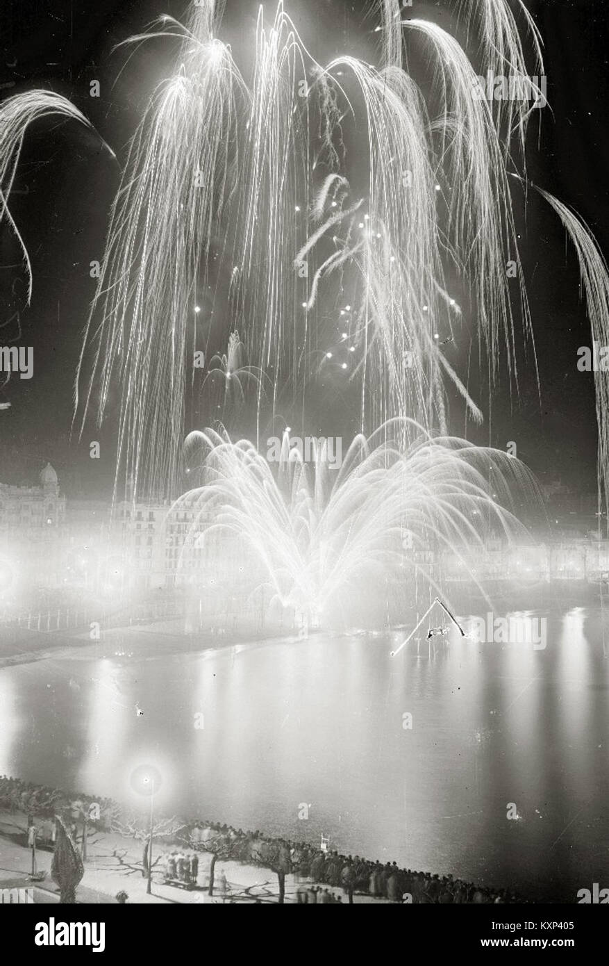 Concurso de fuegos artificiales en la Bahía de la Concha (5 de 8) - Fondo Car-Kutxa Fototeka Stockfoto