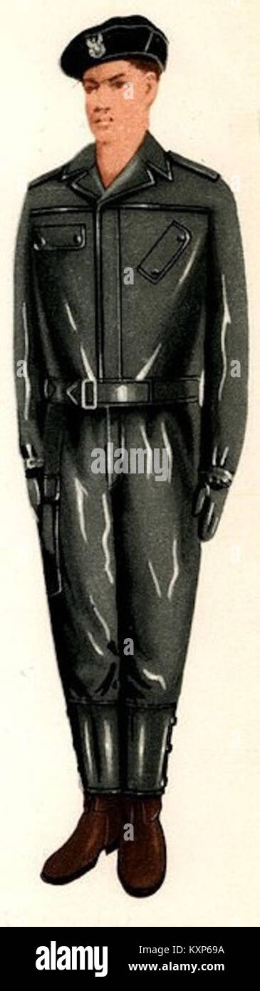 Ein polnischer Soldat der LWP (Volksarmee Polens), der die WZ trägt. 5486 Panzeranzug, der die Militärgeschichte und Uniformen Polens widerspiegelt. Stockfoto