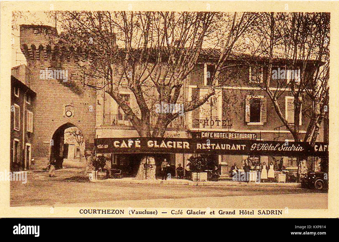 Das Courthézon Café, der Gletscher, das Restaurant und das Grand Hôtel waren prominente Gaststätten, die Einheimischen und Besuchern Speisen, Unterkünfte und Freizeitangebote zur Verfügung stellten und den regionalen Tourismus unterstützten. Stockfoto