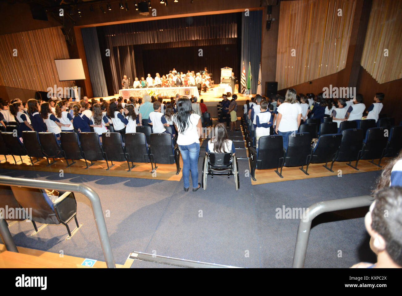 Die Abschlusszeremonie des brasilianischen „Concurso Literário Carlos Gomes“ feiert Literatur und fördert junge Schriftsteller. Die Veranstaltung fördert Kreativität und literarischen Ausdruck der brasilianischen Jugend. Stockfoto