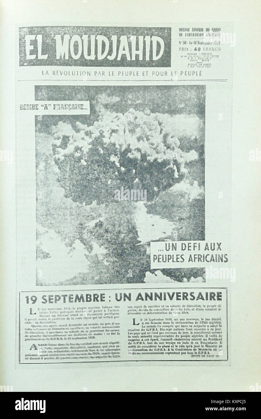 Ausgabe von *El Moudjahid* vom 14. September 1959 mit dem Titel 'Bombe A francaise... UN défi aux peuples africains“, die sich mit französischen Atomtests in Afrika während der späten Kolonialzeit befasst. Stockfoto
