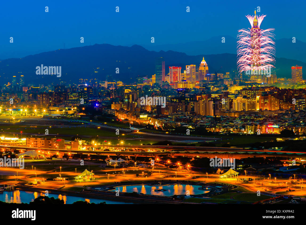 Nachtansicht von Taipei City Stockfoto