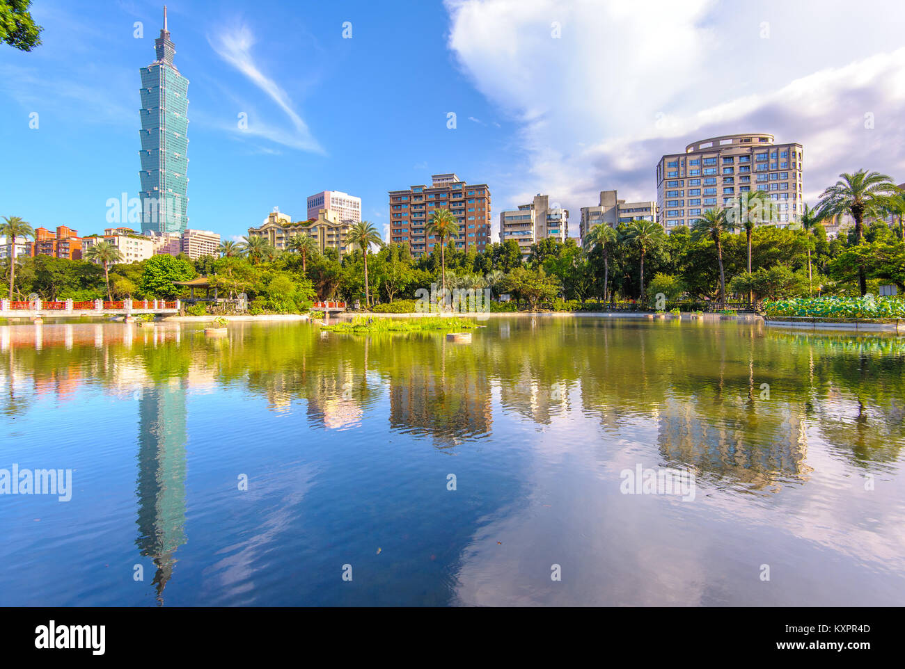 Skyline von Taipei City mit 101 Gebäude Stockfoto