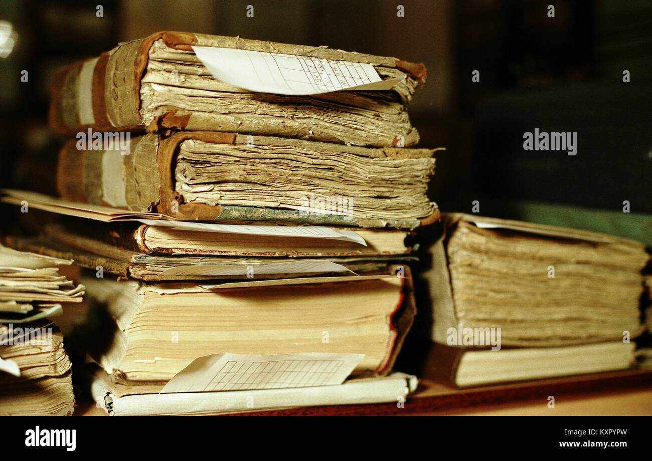 Alte Bücher mit Service Listen in der Archivierung. Farbe Film Bild, FREIHEITSGRAD. Stockfoto