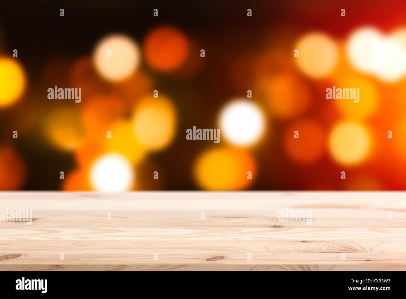 Holz Tischplatte mit blur warmes Licht bokeh Abstrakt Hintergrund Stockfoto