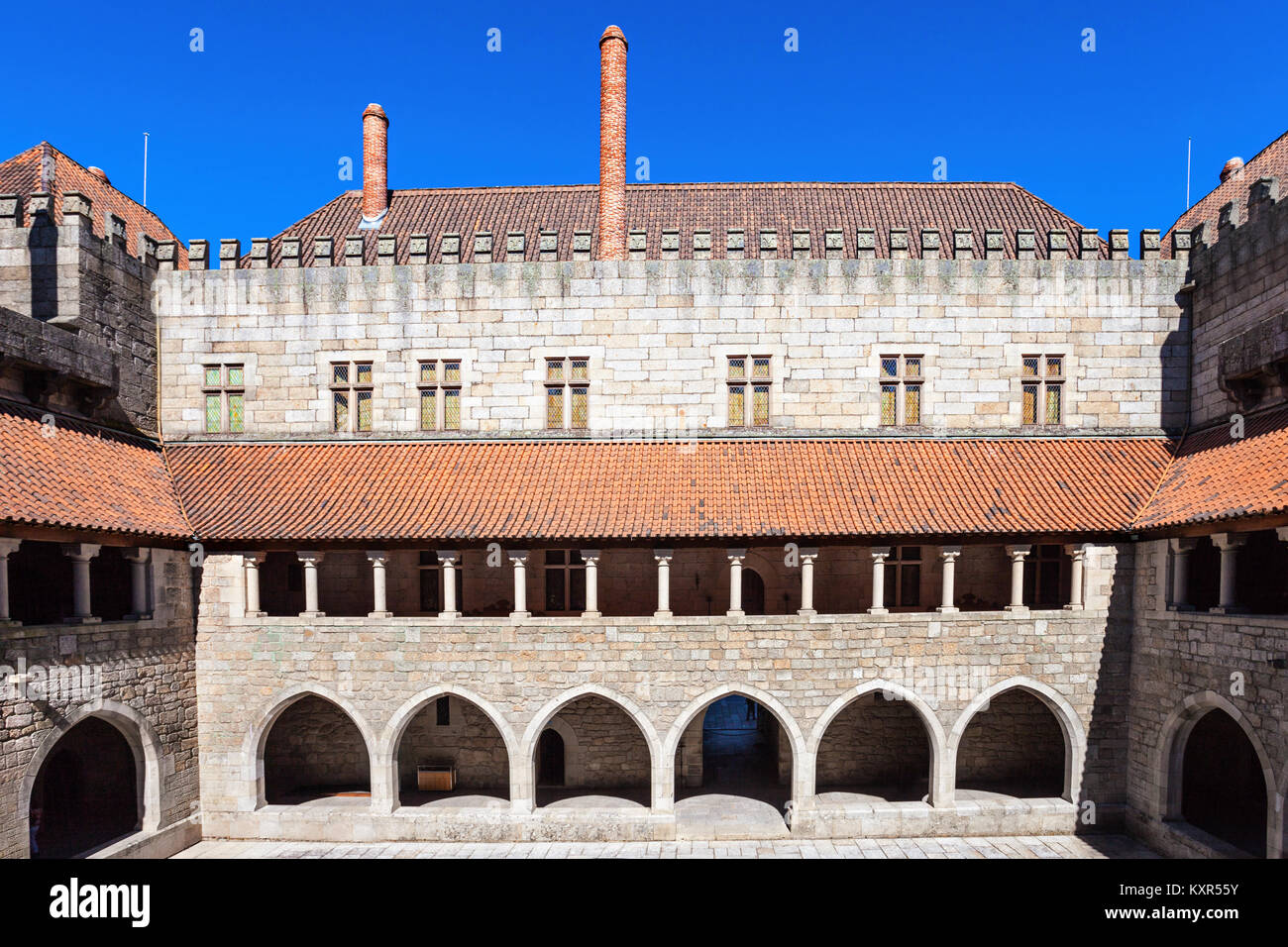 GUIMARAES, PORTUGAL - 11. Juli: Im Palast der Duques von Braganza am 11. Juli 2014 in Guimaraes, Portugal Stockfoto
