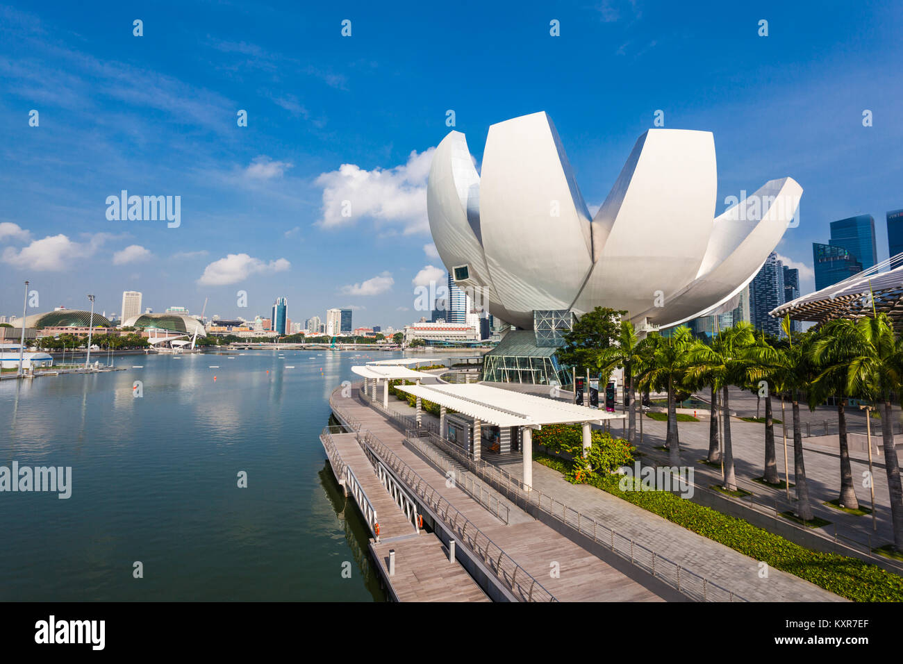 Singapur - 17. OKTOBER 2014: ArtScience Museum ist eine der Attraktionen an der Marina Bay Sands, einem integrierten Resort in Singapur. Stockfoto