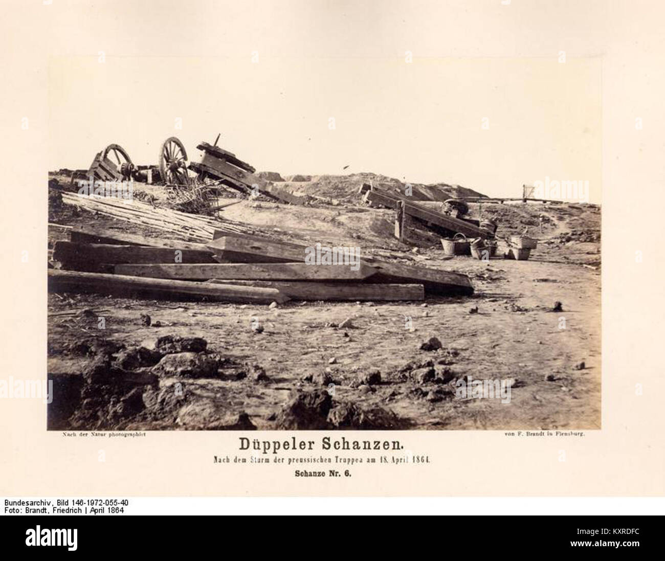 Diese Fotografie aus dem Bundesarchiv zeigt eine Szene aus dem Deutsch-Dänischen Krieg mit Schwerpunkt auf den Døppeler-Rezweifeln. Es gibt Einblicke in die militärische Strategie und den historischen Kontext des Konflikts im 19. Jahrhundert. Stockfoto