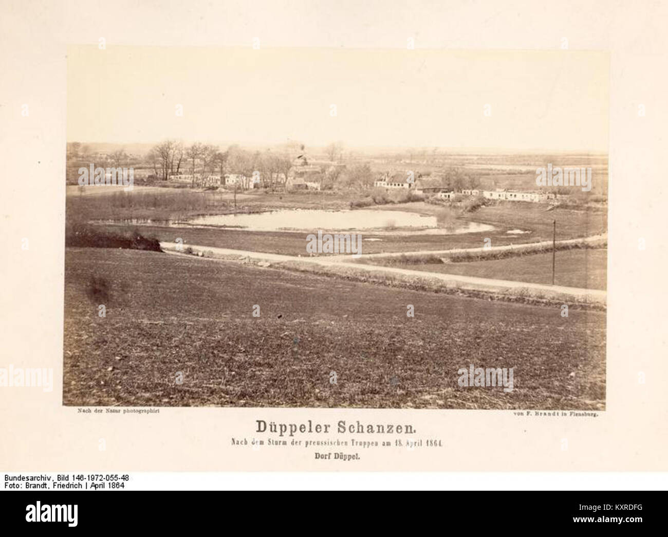 Das Bild aus dem Deutschen Bundesarchiv zeigt die Düppler Schanzen während des Deutsch-Dänischen Krieges und gibt einen visuellen Nachweis über diesen historischen Militärkonflikt von 1864. Stockfoto