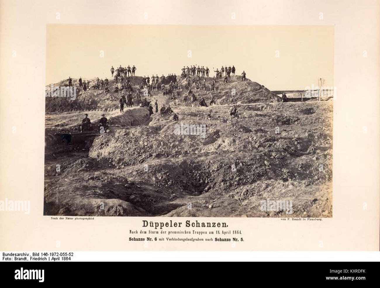 Diese historische Fotografie aus dem Deutschen Bundesarchiv zeigt die Düppeler-Hinterlassenschaften, eine Schlüsselbefestigung im Zweiten Schleswig-Krieg (1864) zwischen Dänemark und dem Deutschen Bund. Stockfoto