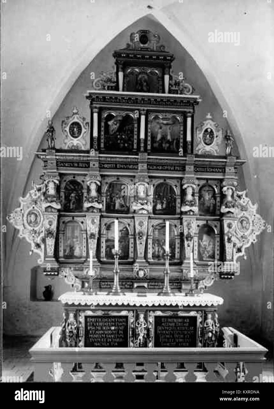 Burlövs gamla kyrka in der Gemeinde Burlöv, Schweden, ist unter der Denkmalnummer KMB 16000200050617 eingetragen und als alter Kirchenbau von regionaler historischer Bedeutung anerkannt. Stockfoto