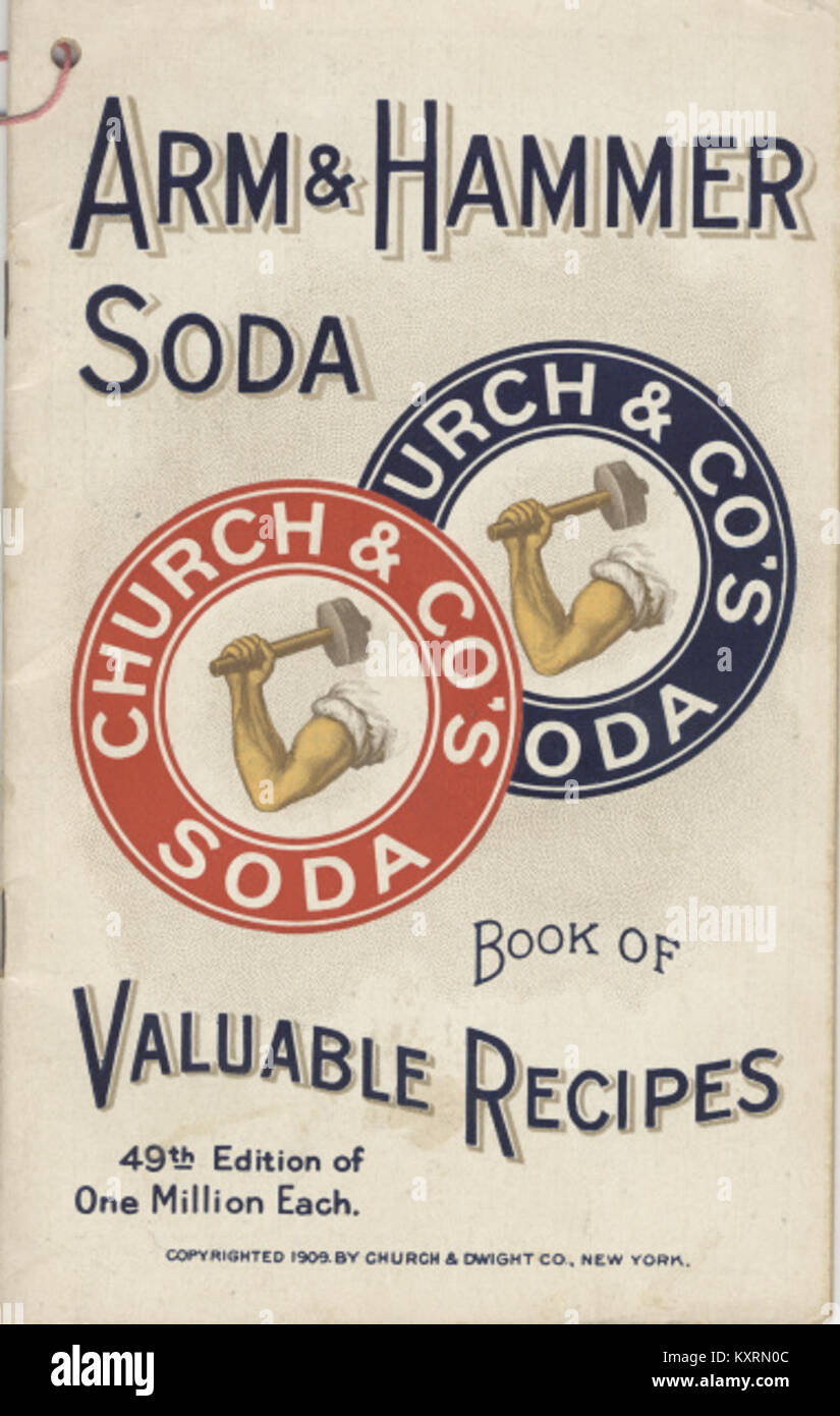 Ein Archivbild, das das Äußere der Kirche und des Co.-Gebäudes zeigt, einem historischen Gewerbegebäude, das Architektur- und Industriedesign des frühen 20. Jahrhunderts veranschaulicht. Stockfoto