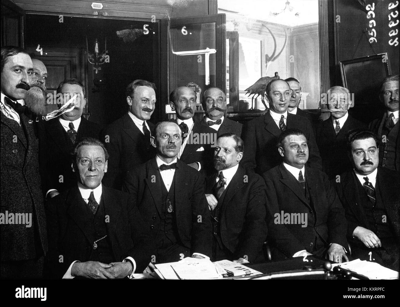 Eine Fotografie aus dem Jahr 1922 aus dem Archiv des französischen Olympischen Komitees, die die Teilnahme und organisatorische Aktivitäten Frankreichs während der frühen Entwicklung der modernen Olympischen Spiele dokumentiert. Stockfoto