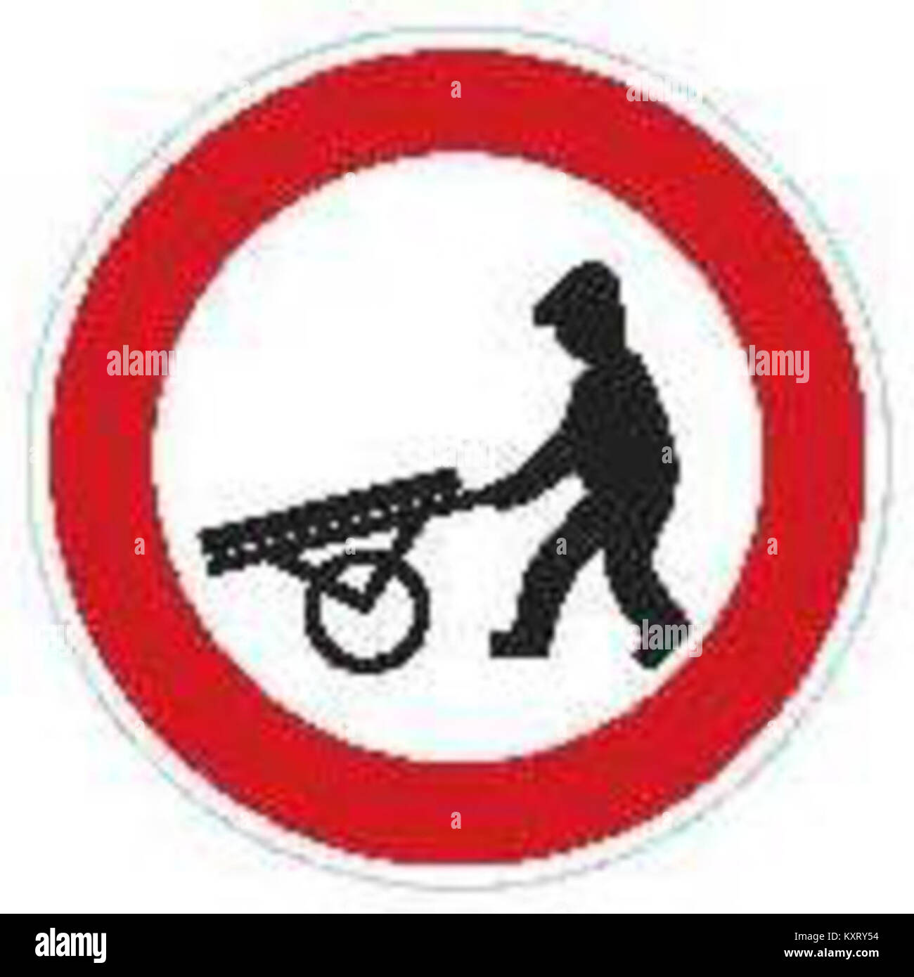 Ein Verkehrsschild (B10) in der Tschechischen Republik, das das Einfahren von Handkarren mit einer Breite von mehr als 600 mm verbietet. Stockfoto