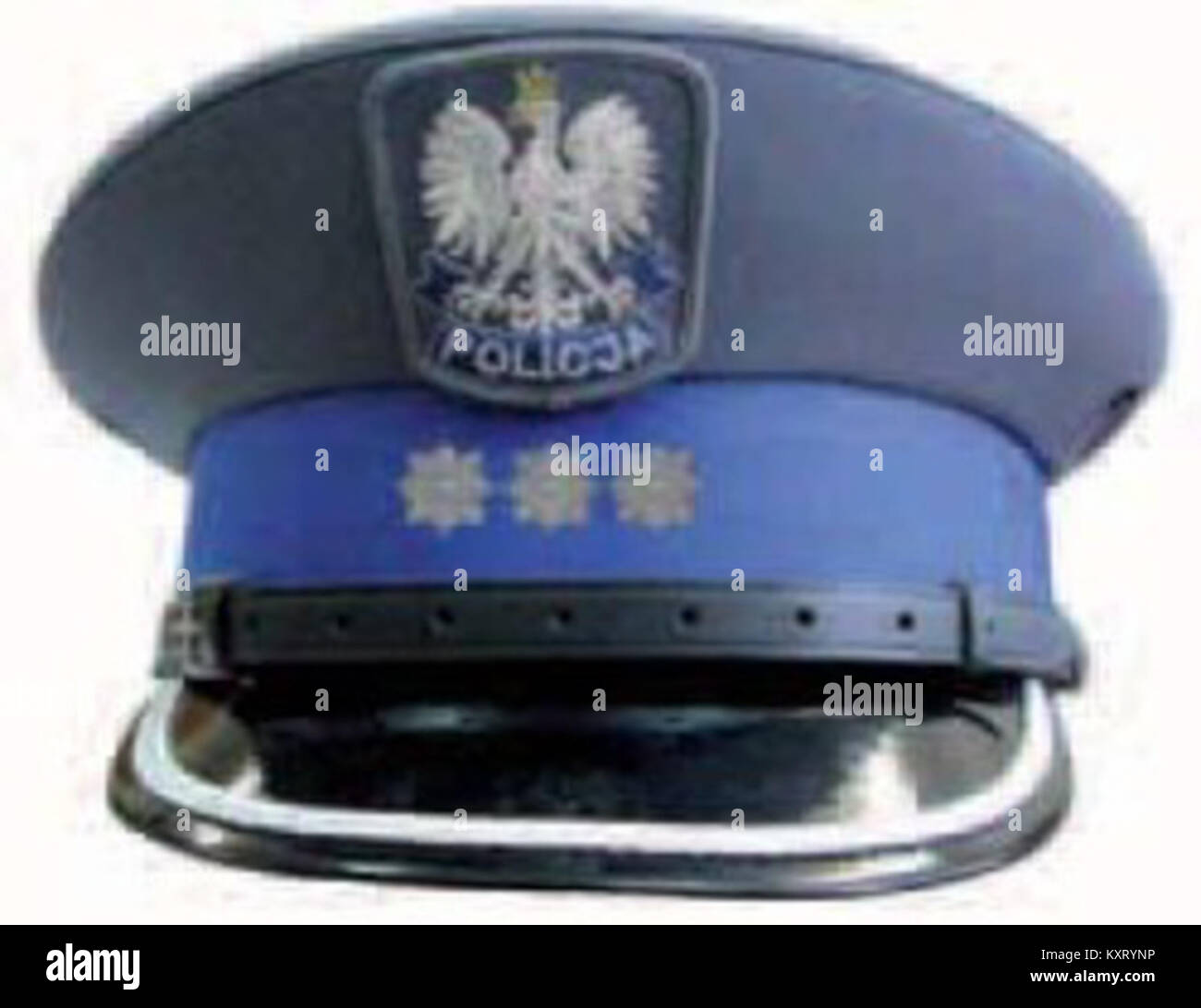 Die polnische Polizeigarnisonkappe, die hier in ihrem neuen Design gezeigt wird, stellt eine aktualisierte Version der offiziellen Kopfbedeckung dar, die von Offizieren verwendet wird. Die Kappe spiegelt Änderungen der einheitlichen Normen und Abzeichen moderner Strafverfolgungskleidung wider. Stockfoto