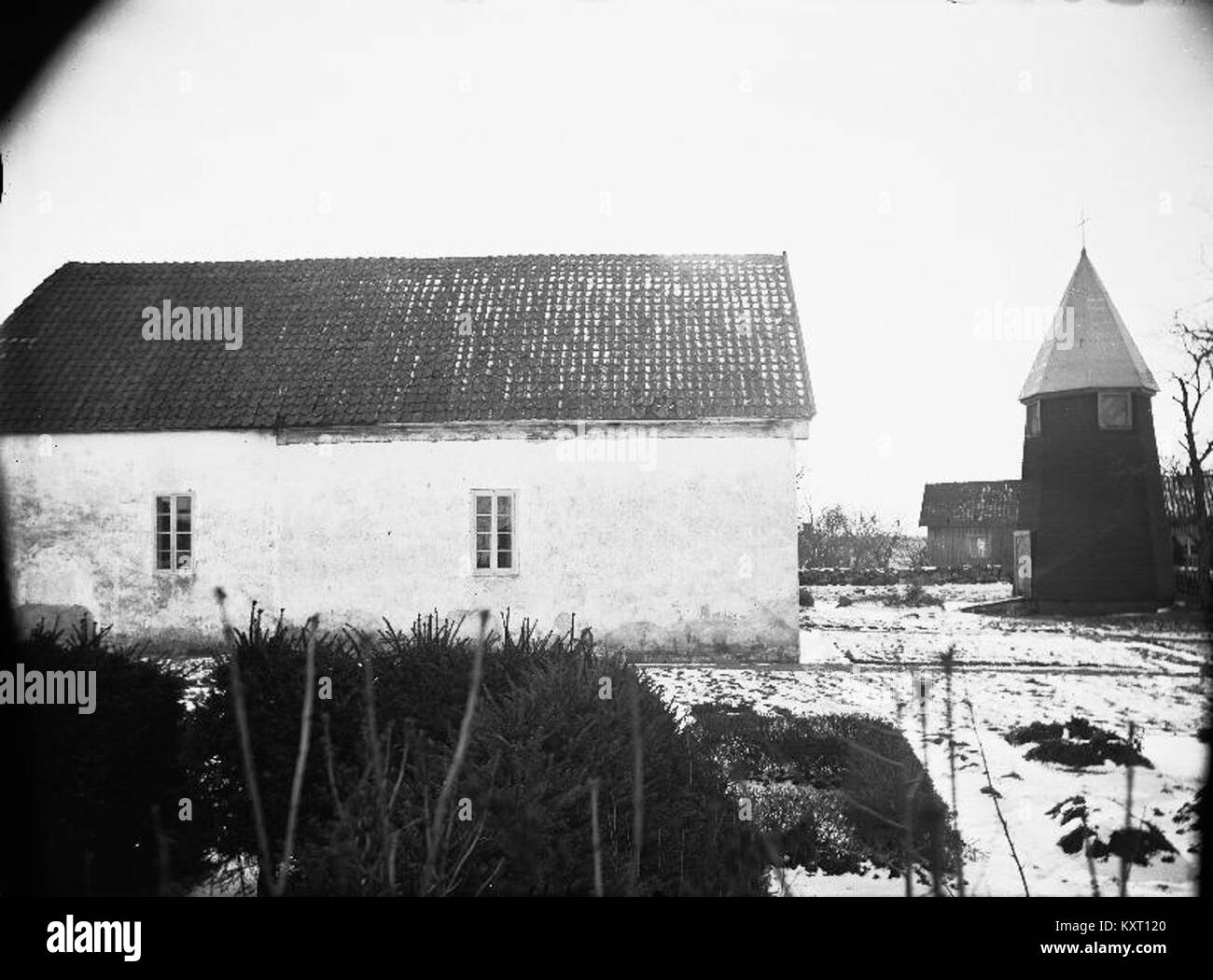 Die Kirche Edså, die vom schwedischen Nationaldenkmalamt erfasst wurde, ist ein Beispiel traditioneller schwedischer religiöser Architektur, die regionale Handwerkskunst und historische kulturelle Bedeutung repräsentiert. Stockfoto