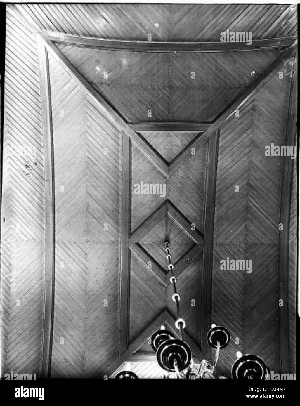 Die Eksjö-Kirche in Schweden ist Teil des historischen Stadtzentrums und wurde 1887-89 im neoklassizistischen Stil rekonstruiert und mit früheren Möbeln aus früheren Bauten verbunden. Stockfoto