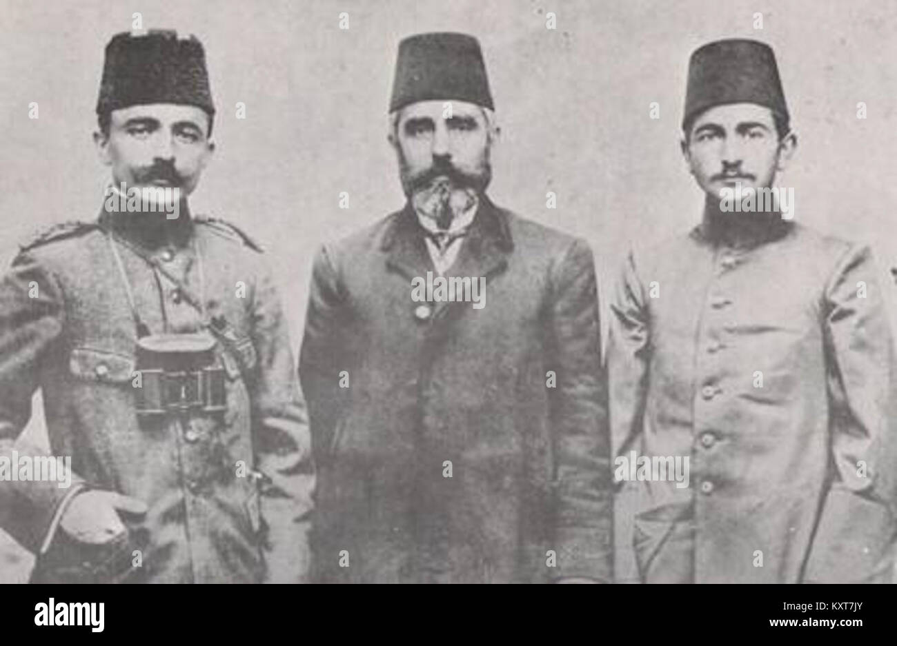 Eine historische Fotografie, die Enver Paschas Vater Ahmet Bey und seinen Bruder Nuri Killigil zeigt, Figuren, die mit der osmanischen Militär- und politischen Geschichte des frühen 20. Jahrhunderts in Verbindung stehen. Stockfoto