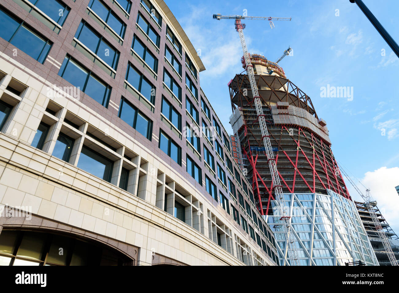 Bau in Isle of Dogs London. Neufundland Quay Projekt, ein 60-stöckiges Wohngebäude Hochhaus in Entwicklung westlich der Canary Wharf. Stockfoto