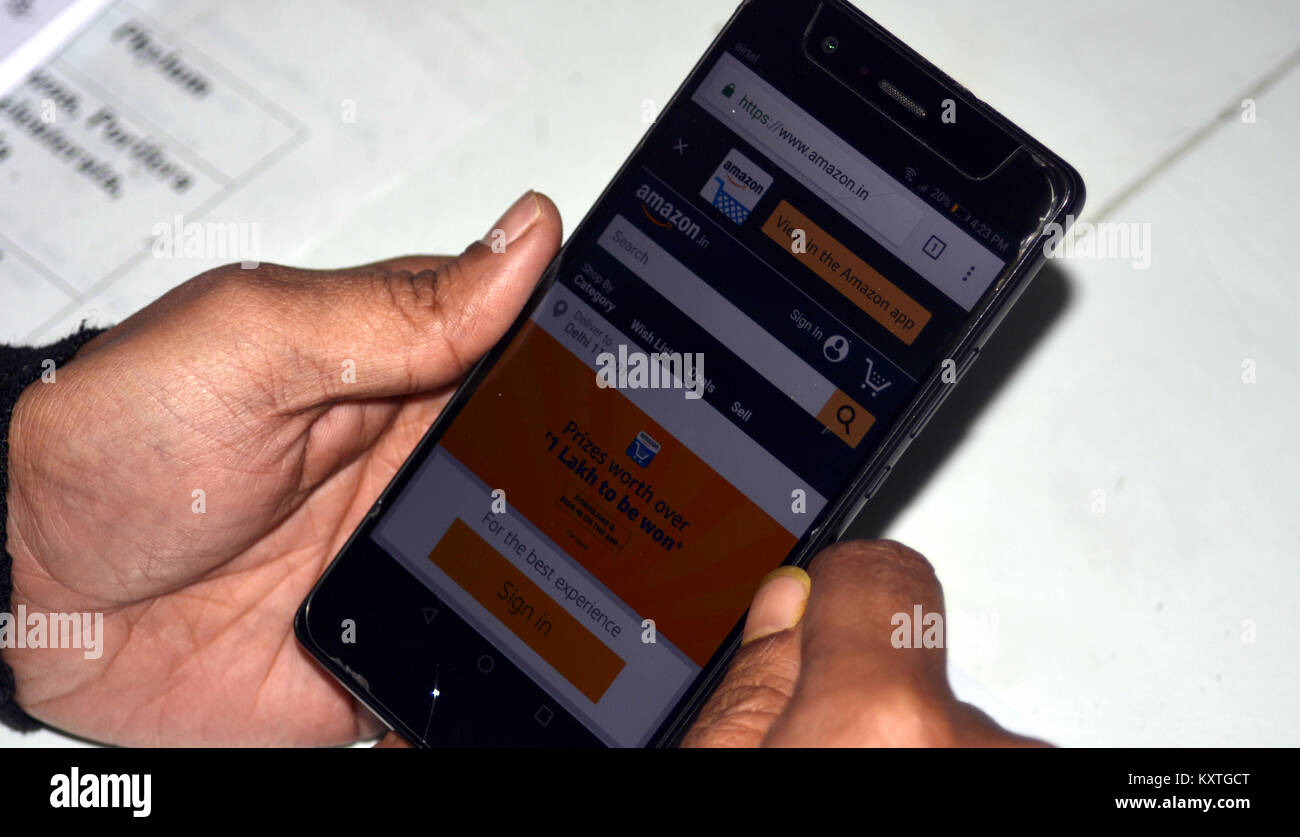 Online Einkaufen bei Amazon Stockfoto