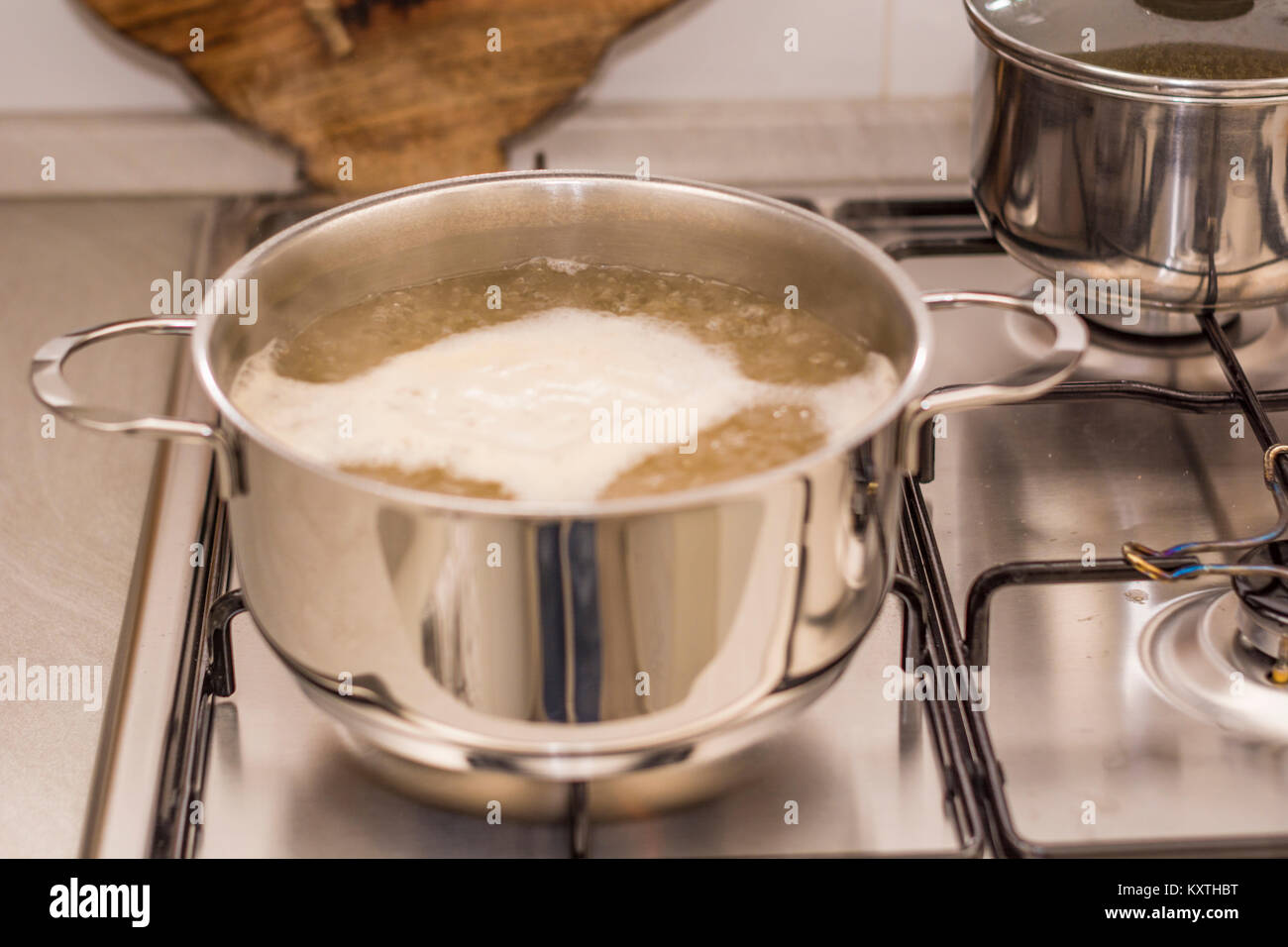 Kochen Topf beim Kochen eine Suppe Stockfoto