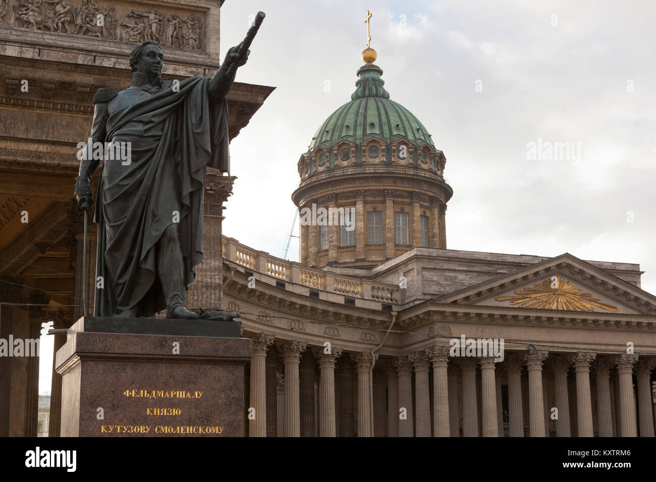 Denkmal für Mikhail Kutuzov an der Kasaner Kathedrale in St. Petersburg