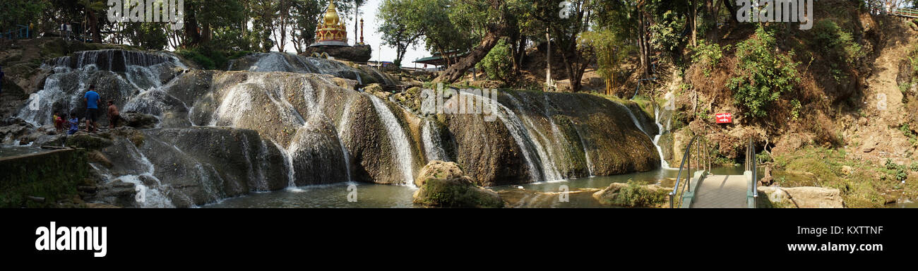 PYIN OO LWIN, MYANMAR - ca. April 2017 Pwe Gauk Wasserfall Stockfoto