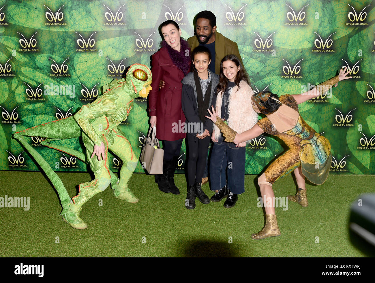 Foto muss Gutgeschrieben © Alpha Presse 079965 10/01/2018 Rhashan Stein und Olivia Williams und Töchter Roxana und Esme Cirque du Soleil OVO-Premiere in der Royal Albert Hall in London Stockfoto