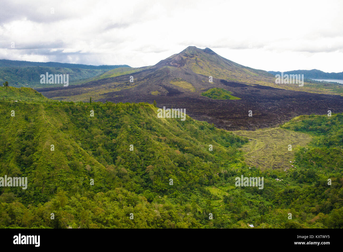 Panoramablick auf die kintamani Vulkan oder Mount Batur in Bali, Indonesien. Stockfoto