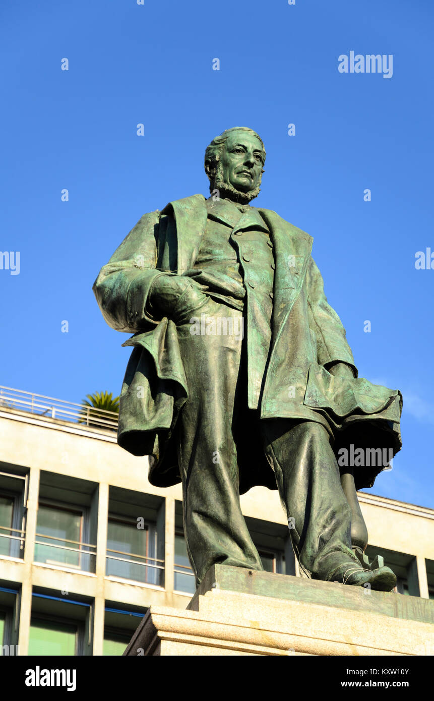 Bronzestatue von Raffaele Rubattino (10. Oktober 1810, Genua - 2. November 1881) war ein italienischer Unternehmer und Kolonialistischen, eine Reederei, die Handelsschiffe auf den Strecken nach dem Mittelmeer und dem Roten Meer lief gestartet. Er war auch einer der Gründer der italienischen Marine - Genua, Italien Stockfoto