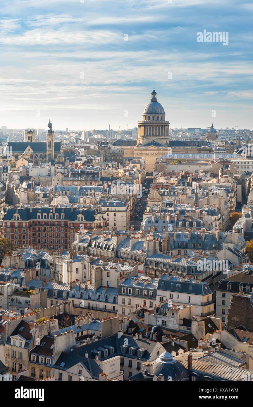 Pariser Pantheon, Blick über die Dächer der linken Seine-Ufer (Rive Gauche) von Paris in Richtung Pantheon Gebäude, Frankreich. Stockfoto