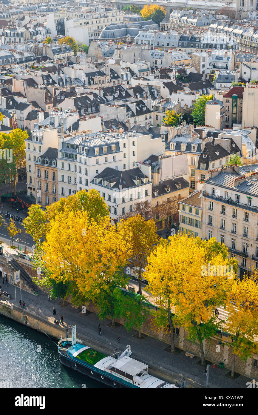 Rive Gauche Paris Herbst, Luftaufnahme der Gebäude und Dächer der linken Seine-Ufer (Rive Gauche) in Paris, Frankreich. Stockfoto