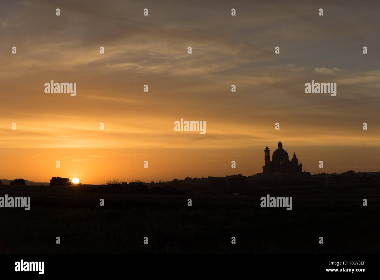 Sonnenuntergang über der Kirche Dom und Stadt Victoria Gozo Malta Stockfoto