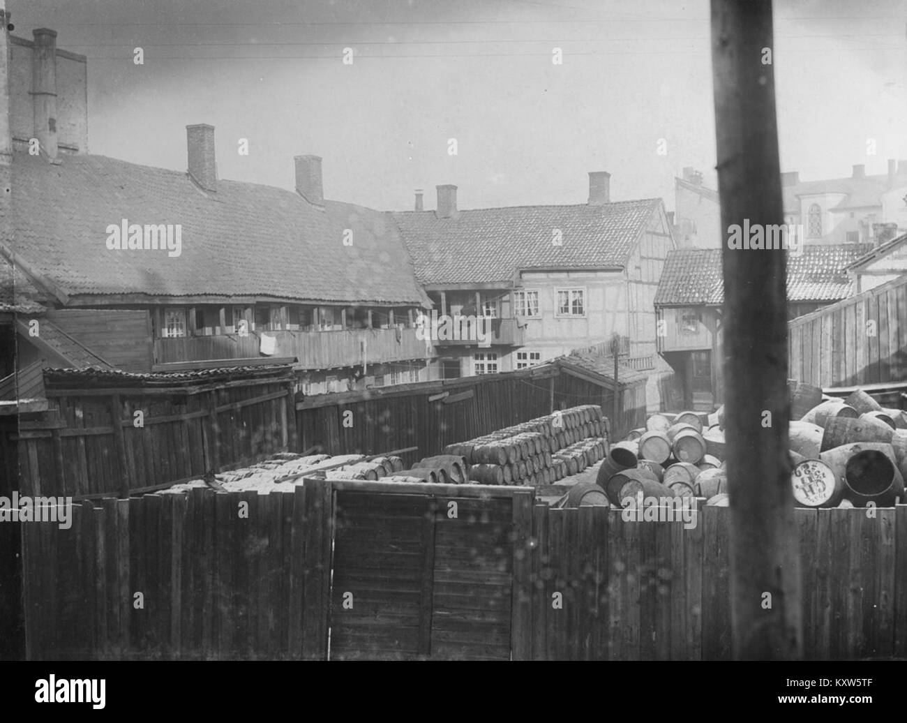 Eine Fotografie aus der Zeit um 1892, die Repslagergangen in Vaterland, Oslo, Norwegen zeigt. Das Bild fängt das urbane Straßenleben und den architektonischen Charakter des Oslo des späten 19. Jahrhunderts ein. Stockfoto