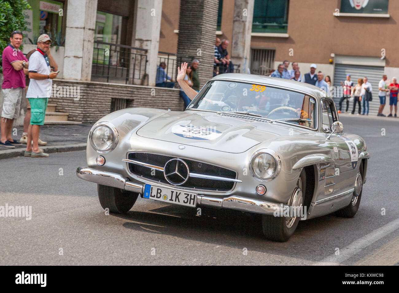 Adrian Sutil 1955 Mercedes-Benz 300 SL Coupé W 198, Mille Miglia, Brescia, Italien Stockfoto