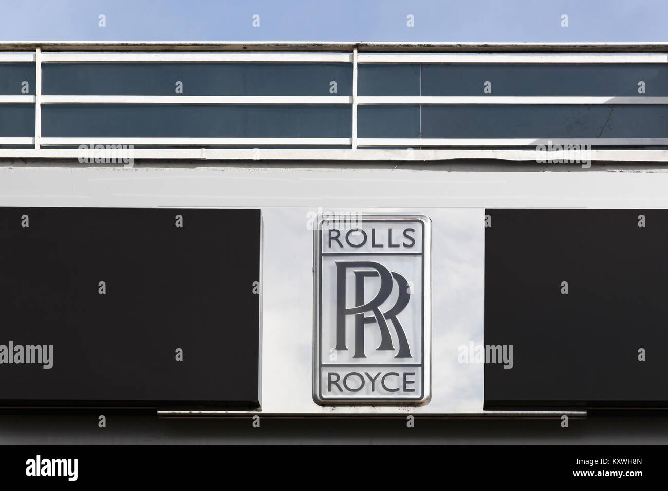 Genf, Schweiz - Oktober 1, 2017: Rolls Royce Logo auf eine Wand. Rolls Royce Limited eine britische Luxus Auto Stockfoto