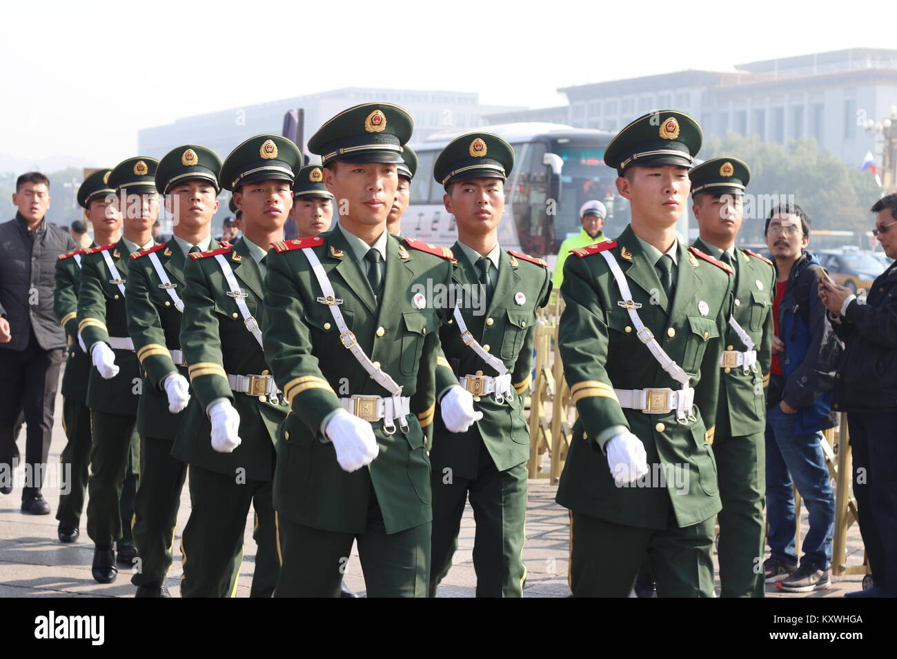 Völker der Polizei auf dem Platz des Himmlischen Friedens in Peking, China Stockfoto
