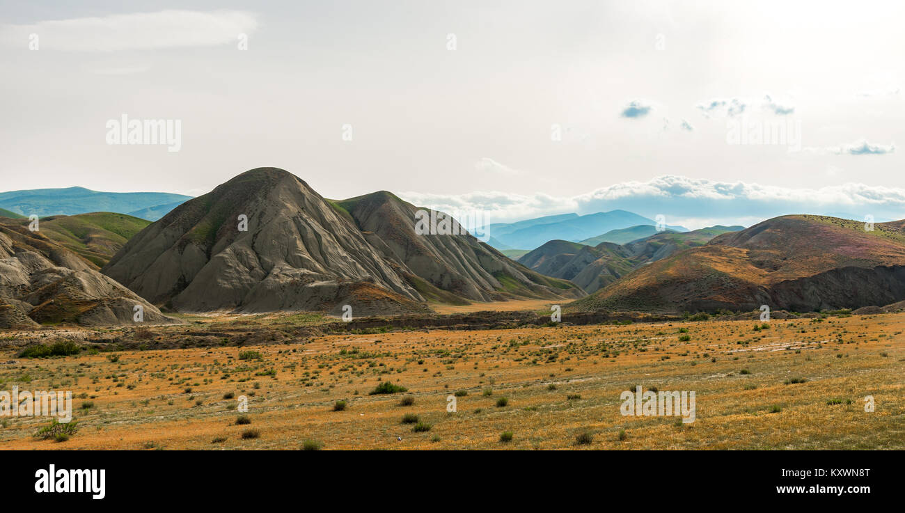 Hügelige Berge in das Tal, die Berge Landschaft Stockfoto