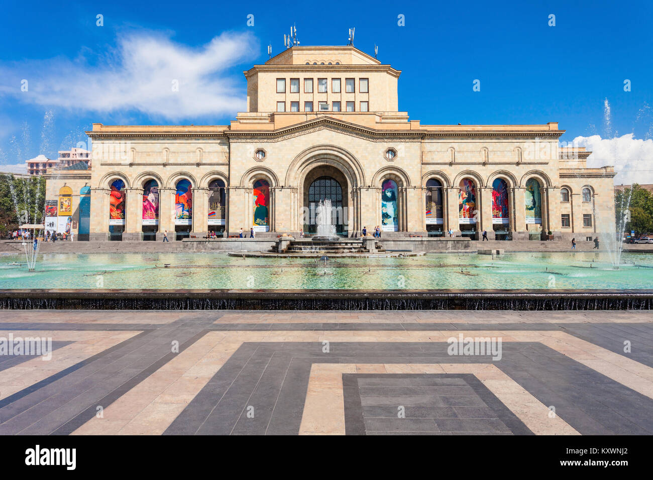 YEREVAN, Armenien - 28. SEPTEMBER 2015: Die Geschichte Museum und der Nationalgalerie von Armenien, am Platz der Republik in Eriwan, Armenien. Stockfoto