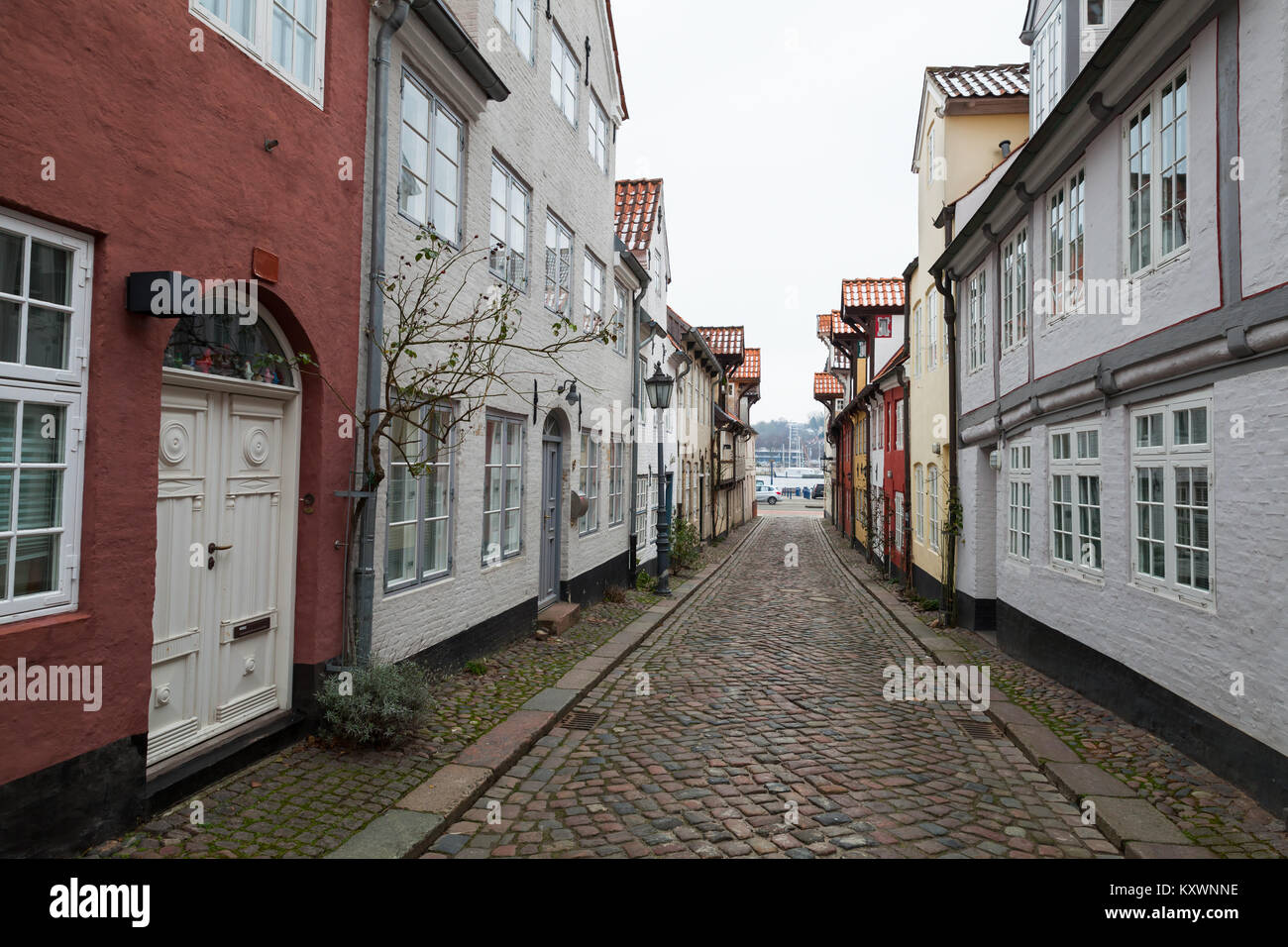Schmale Straße Perspektive, Altstadt von Flensburg, Deutschland Stockfoto