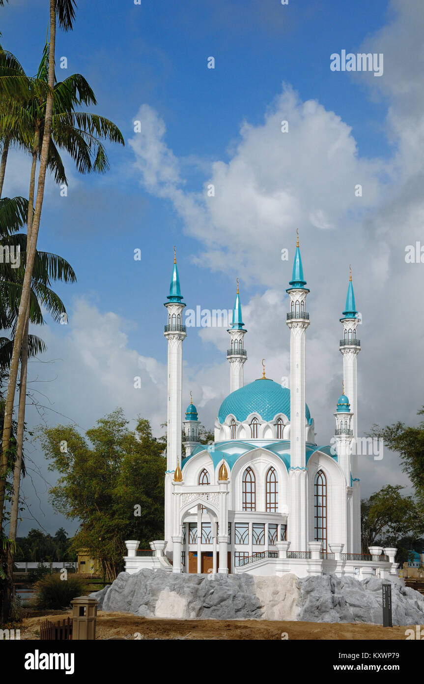 Modell oder Nachbildung der Qolsarif Moschee (2005), Kasan, Tatarstan, Russland, im islamischen Erbe Theme Park, Kuala Terengganu, Malaysia Stockfoto