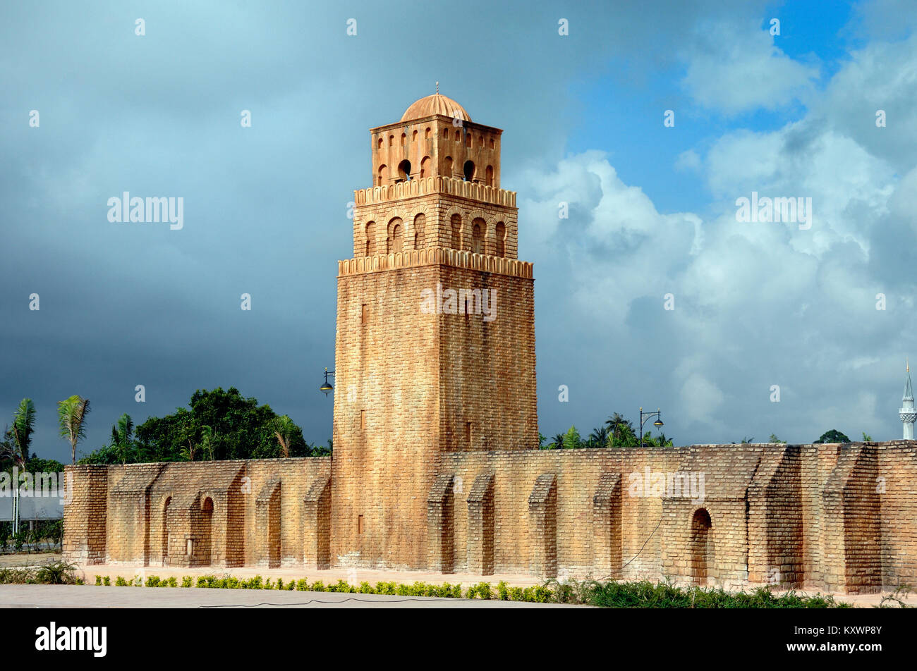 Modell oder Nachbildung der Großen Moschee von Kairouan oder Sidi-Uqba, Tunesien, an der islamischen Erbe Theme Park, Kuala Terengganu, Malaysia Stockfoto