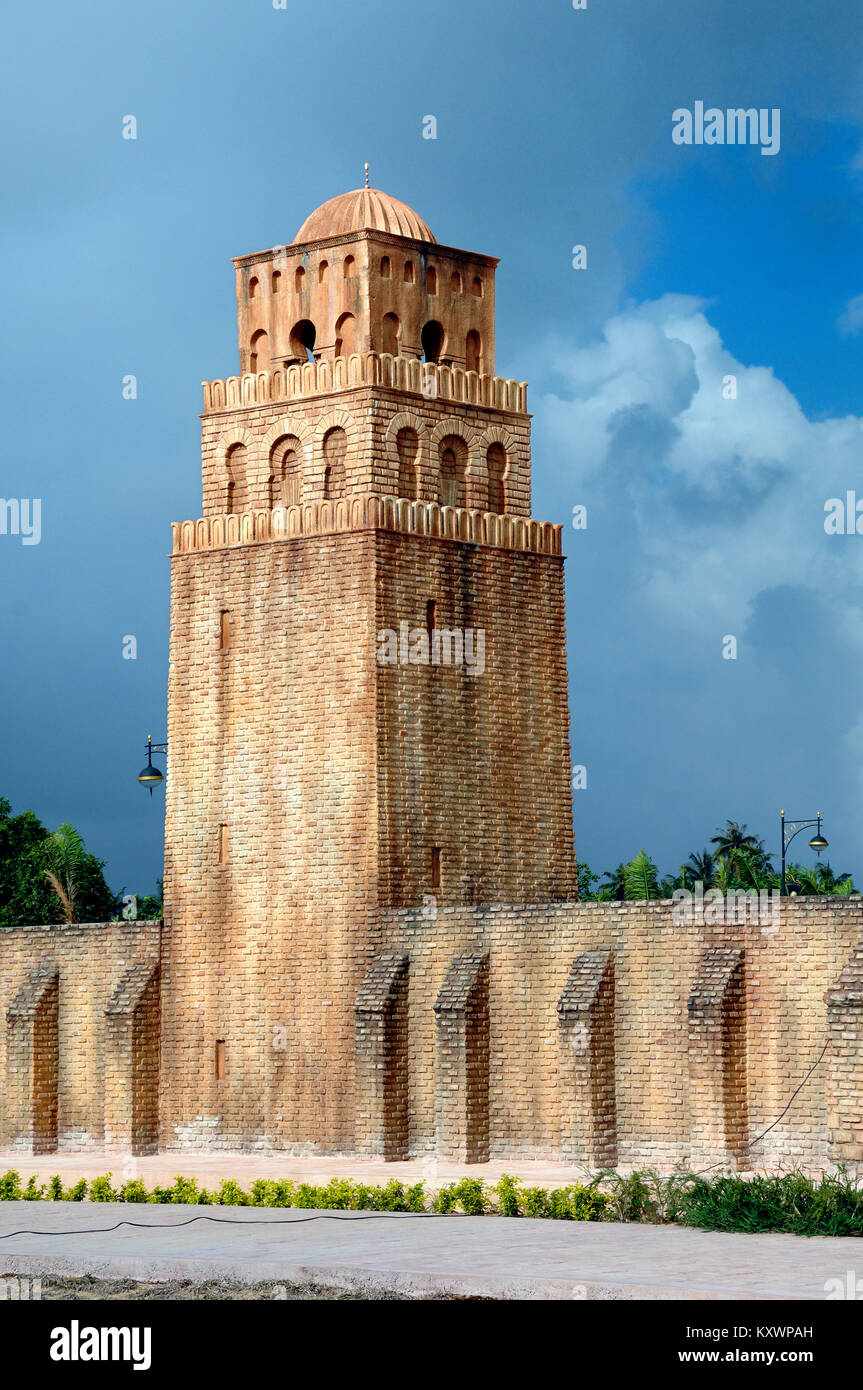 Modell oder Nachbildung der Großen Moschee von Kairouan oder Sidi-Uqba, Tunesien, an der islamischen Erbe Theme Park, Kuala Terengganu, Malaysia Stockfoto