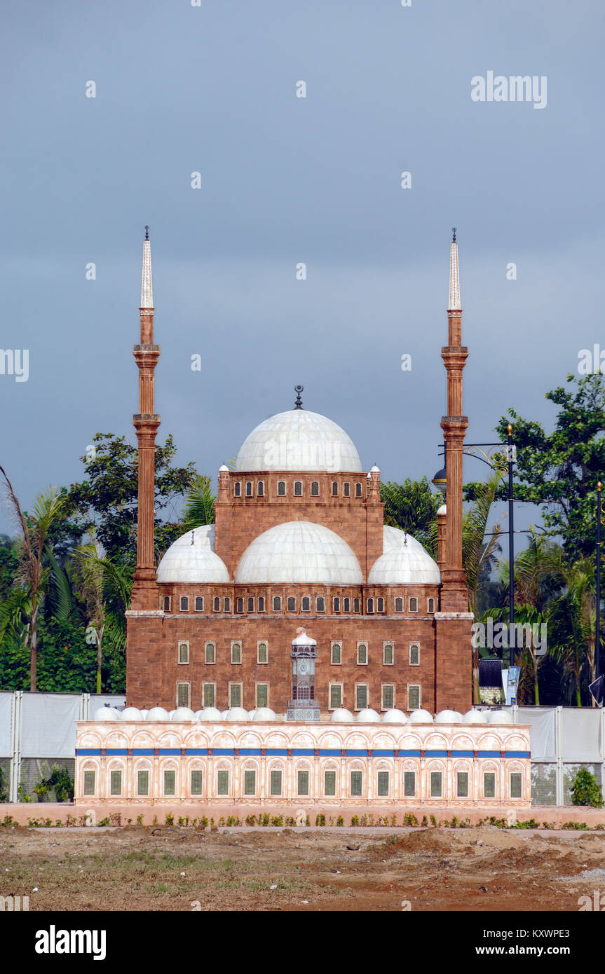 Modell oder Nachbildung der Großen Moschee des Mohammed Ali, Kairo, Ägypten, an das islamische Erbe Theme Park, Kuala Terengganu, Malaysia Stockfoto